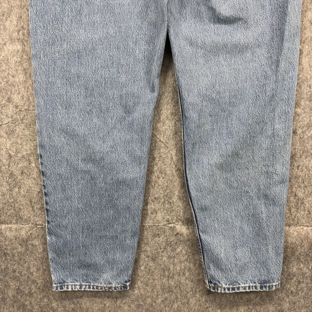 Levis waist 32